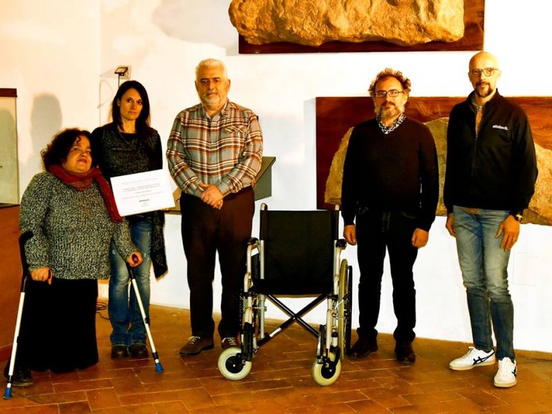 L'Associazione Toscana Idrocefalo e Spina Bifida e Ottobock donano una sedia a rotelle