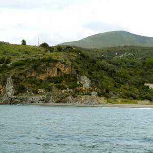 Marina di Camerota sono localizzate molte grotte abitate durante la preistoria